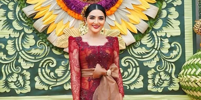 Penampilan Cantik Ashanty di Pernikahan Kakak Sarah Menzel, Cantik Classy