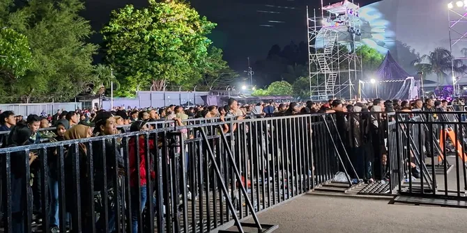 Penonton Berdesakan Demi Tasya vs Valen di Grand Final DA 7