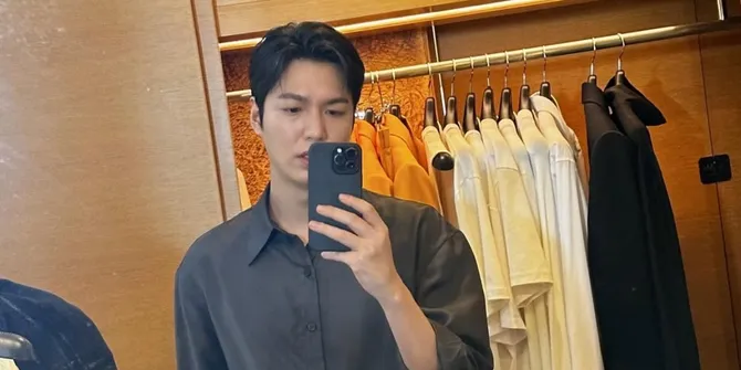 Pesona Lee Min Ho Mirror Selfie, Ganteng Bikin Cermin Minder
