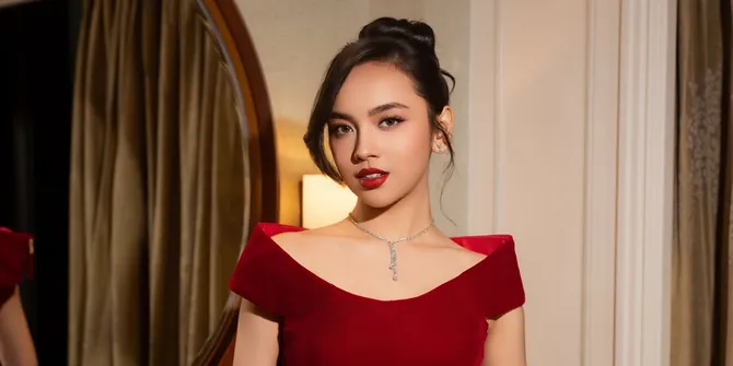 Pesona Lyodra Pakai Gaun Merah, Cantiknya Bikin Terpana