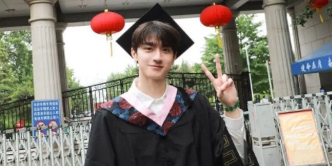 Potret Aktor Cina Lin Yi OOTD Serba Putih, Idola Semua Wanita Berbagai Kalangan!