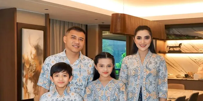 7 Potret Anang Ashanty Ajak Keluarga Ngopi Cantik di Bukit Sikunir, Makan Mie di Atas Awan