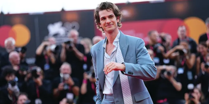 Potret Andrew Garfield di Venice Film Festival 2025, Tampil Stylish untuk Film 'AFTER THE HUNT'