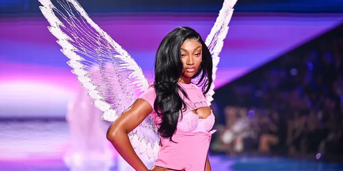 Potret Angel Reese & Suni Lee Jadi Atlet Perdana Tampil di Victoria’s Secret Fashion Show 2025