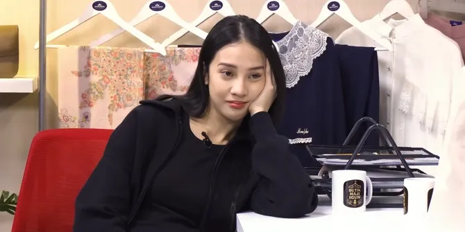 Potret Anya Geraldine Nangis Ketika Ditanya Soal Ortunya yang Cerai