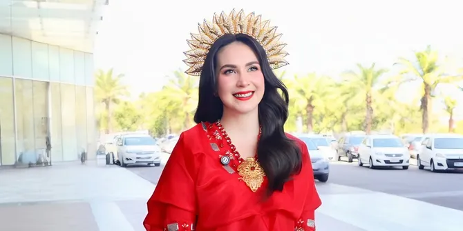 Potret Arumi Bachsin Anggun dengan Adat Bugis di Penutupan HUT Dekranas 2026
