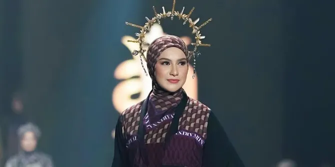 Potret Arumi Bachsin dan Irish Bella Bagai Saudara Kembar Saat Tampil di SFP 2025