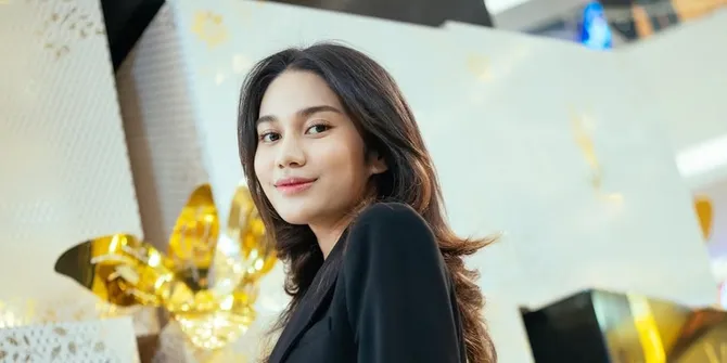 Potret Azizah Salsha Keciduk Pose Mesra Bareng Nadif Zahiruddin, Heboh Isu Pacaran Usai Cerai