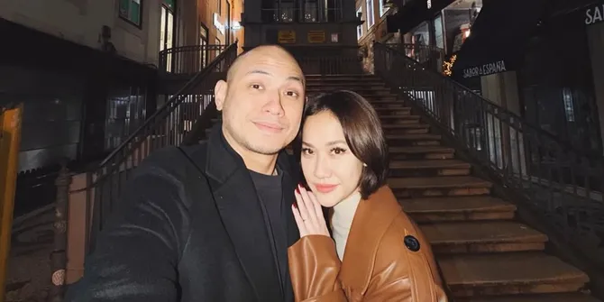 Potret BCL Liburan di Portugal Bareng Tiko Aryawardhana, Romantis Bak Sedang Honeymoon