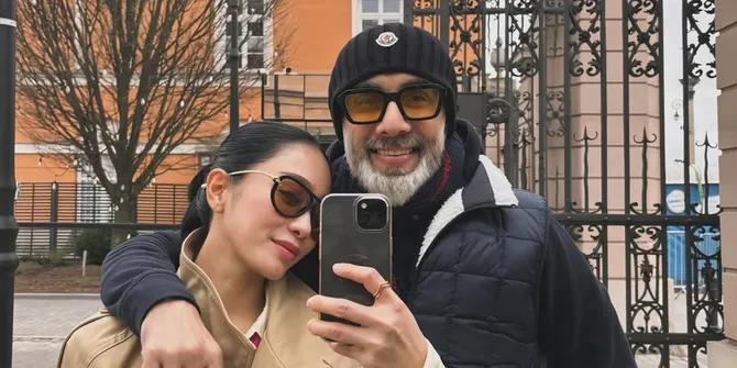 Potret Bunga Zainal dan Suami, Ucapkan Ulang Tahun Penuh Cinta