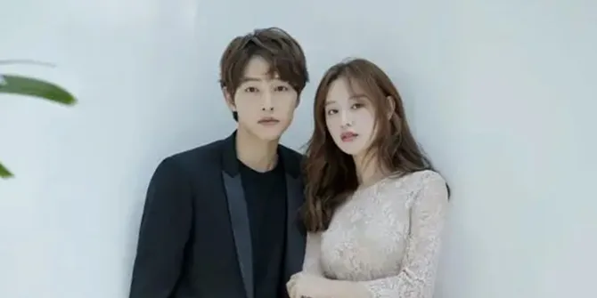 Potret Cantik Kim Ji Won Jadi Tamu Kejutan di Fanmeeting Song Joong Ki