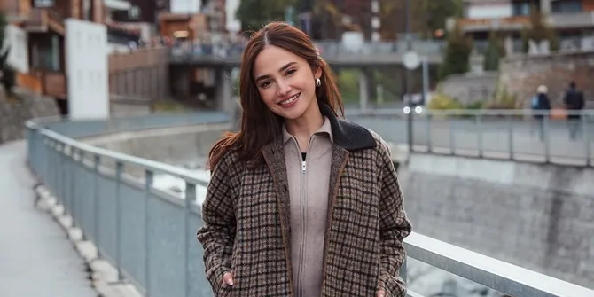 Potret Cantik Syifa Hadju di Swiss Pamer Cincin, El Rumi: Masya Allah Tunanganku