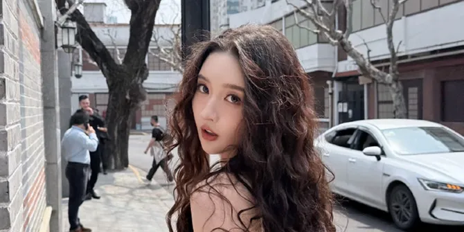 Potret Cantik Wang Yuwen dengan Rambut Keriting, Visualnya Unreal