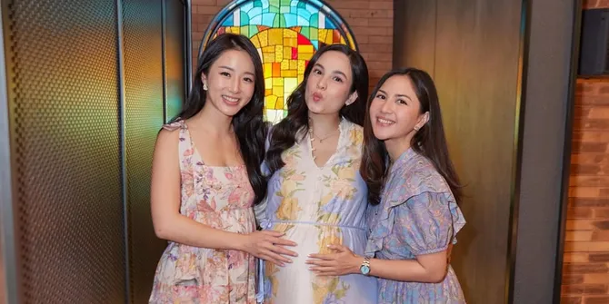 Potret Chelsea Islan Gelar Baby Shower Bertema Floral, Jessica Mila Beri Doa Manis
