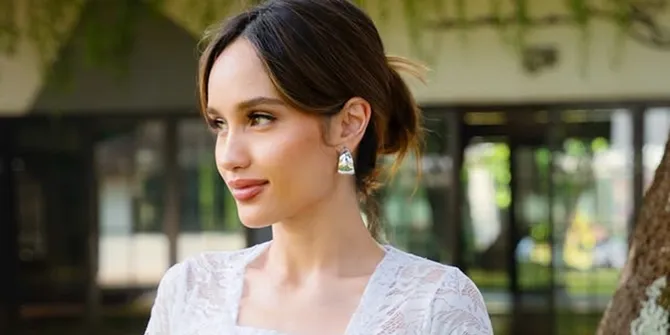 7 Potret Cinta Laura Berkebaya Bali, Lakukan Ritual Upacara Hindu?