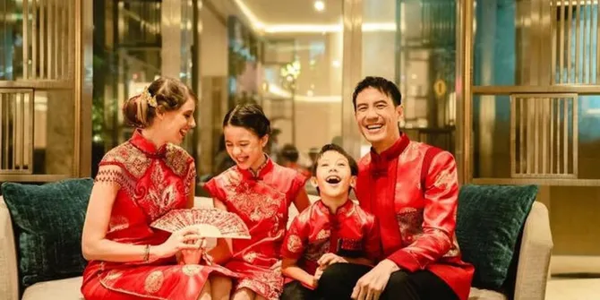 Daniel Mananta Refleksikan 15 Tahun Pernikahan dengan Viola