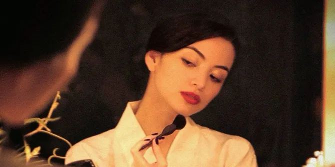 Potret Emi Aramaki Entertainer Jepang yang Kini Resmi Jadi Istri Vanness Wu