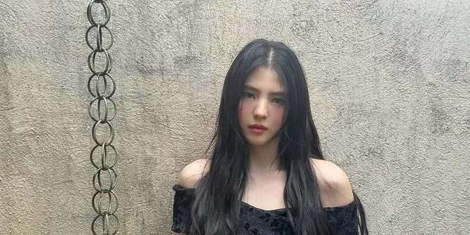 7 Potret Han So Hee Ngedance dengan Gestur Seksi di Fan Meeting Seoul