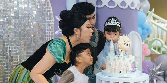 Potret Hanum Mega Rayakan Ulang Tahun Putrinya, Harumi Tampil Jadi Elsa