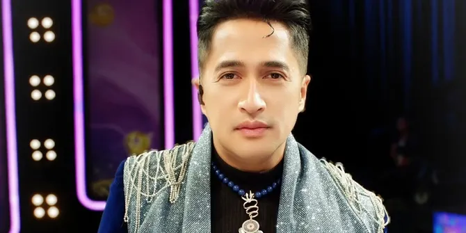 Potret Irfan Hakim Konsisten Tampil Gemerlap, Bajunya Selalu Unik