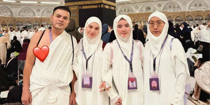 Potret Irish Bella Umrah Bareng Haldy Sabri & Anak Serta Ibu