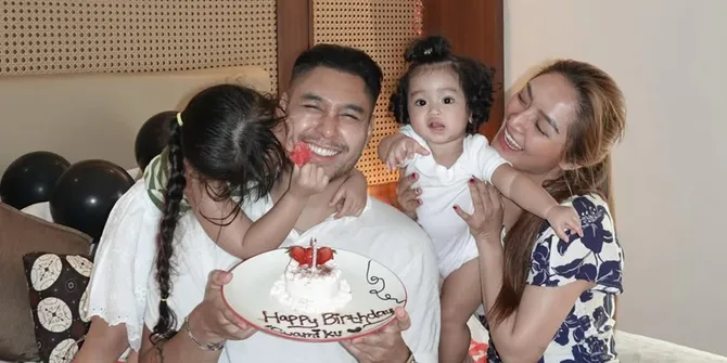 Potret Krisjiana Baharudin Ulang Tahun, Dapat Kejutan Manis dari Siti Badriah di Tepi Pantai