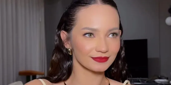 7 Potret Perayaan Ultah Enzy Storia, Bertema Unik - Sahabat Datang Pakai Piyama