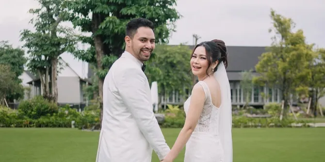 Potret Prewedding Rara LIDA dan Aladull Romantis, Serasi Serba Putih