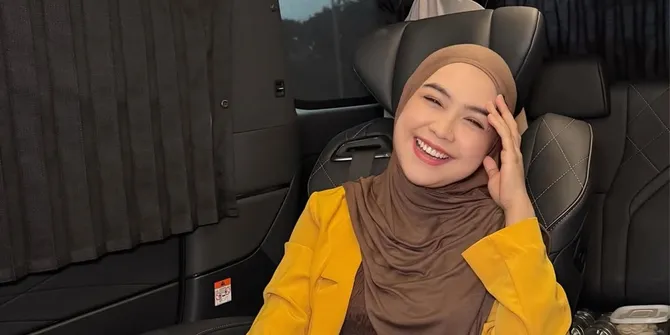 Potret Ria Ricis Datang Langsung ke Aceh Tamiang, Perlihatkan Kondisi Sekitar dan Para Korban 