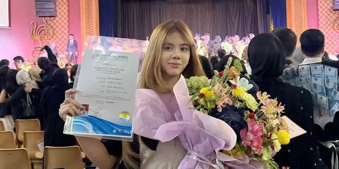 Potret Safeea Wisuda Lulus SMP, Ahmad Dhani dan Mulan Jameela Ungkap Rasa Bangga