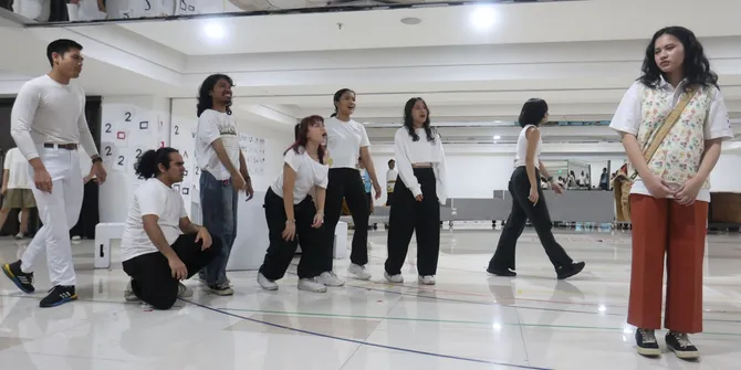 Potret Sesi Latihan Jelang Pementasan Musikal Perahu Kertas