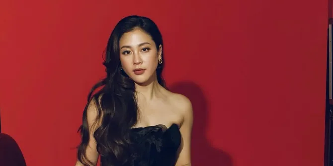 Potret Sherina Tampil Cantik dengan 2 Look Berbeda di Acara Shiseido Ultimune Studio Bangkok