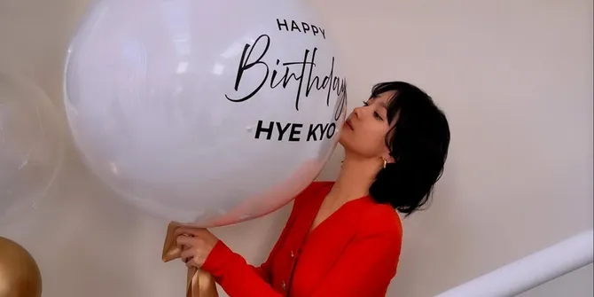 Potret Song Hye Kyo Rayakan Ulang Tahun Sederhana, Parasnya Tetap Cantik Awet Muda