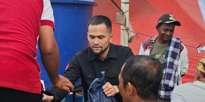 Potret Teuku Wisnu Salurkan Bantuan Korban Banjir di Aceh, Hatinya Teriris