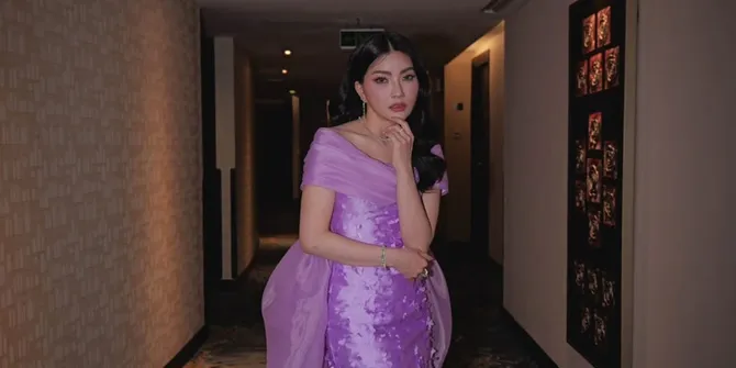 Potret Thania Basuh Kaki Sarwendah di Acara Sekolah, Sang Bunda Tak Kuasa Tahan Tangis 