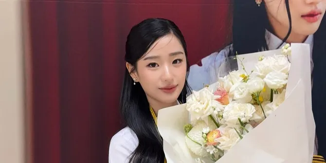 Potret Tu Tontawan Wisuda dan Resmi Jadi Dokter Gigi, Bikin Fans Bangga