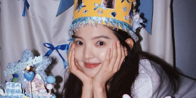 Potret Ultah Zhang Ruonan ke-29 Tahun dengan Nuansa Biru, Ekspresinya Bikin Gemas