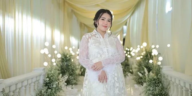 Potret Via Vallen yang Kini Fokus Asuh Anak, Akui Tengah Berada di Flamingo Era