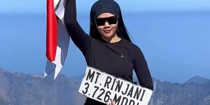 Potret Yura Yunita di Gunung Rinjani, Ajak Pendaki Bawa Pulang Sampah