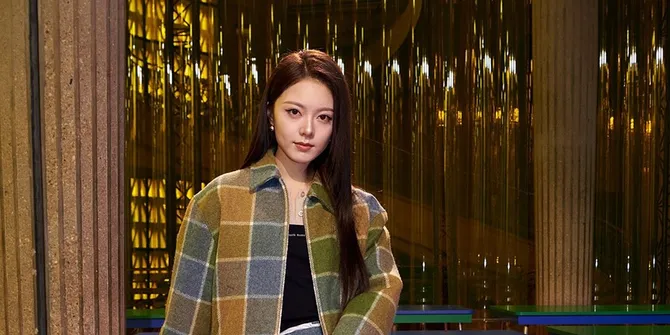 Potret Zhao Jinmai Tampil Memesona dengan Makeup Minimalis hingga Bareface