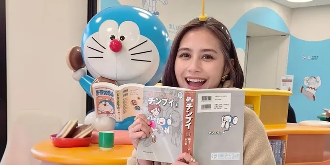 Prilly Latuconsina Datangi Museum Doraemon, Wujudkan Nostalgia Masa Kecil