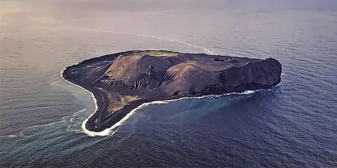 Pulau Ini Muncul 55 Tahun Lalu dan Tak Ada Yang Boleh Memasukinya