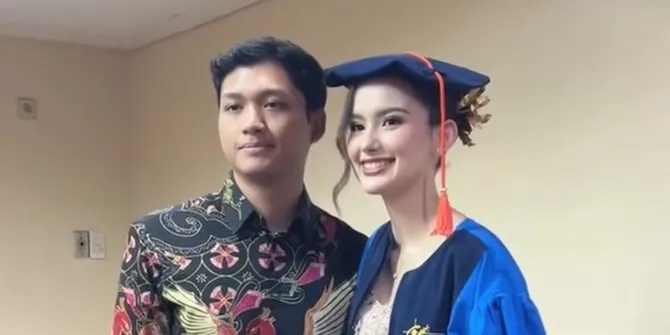 Sarah Menzel Wisuda S1 Dua Kali Setahun, Dihadiri Anang-Ashanty hingga Kris Dayanti