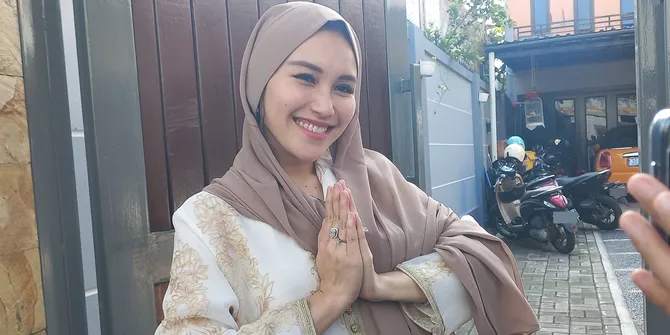 Sederet Alasan Ayu Ting Ting Tetap Tinggal di Rumah Gang Sempit Meski Tajir Melintir