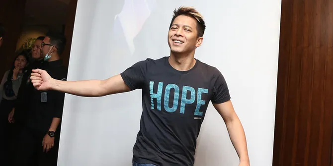 Sederet Wanita Cantik Yang Pernah Jajaki Ariel Noah, Sudah Tahu?