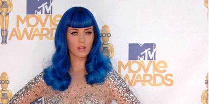 Seleb Hollywood Dengan Rambut Biru