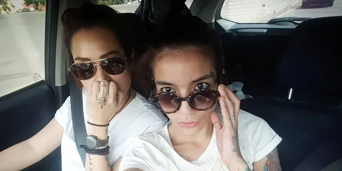 Sheila Marcia Foto Bareng Teman Ceweknya Yang 'Cool Abis'