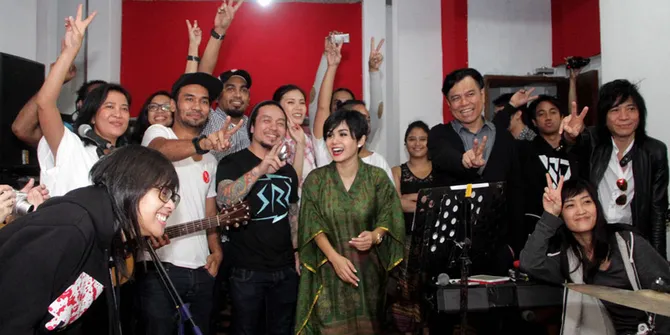 Slank - Yuni Shara - Glenn Fredly Berlatih Untuk Konser Dua Jari