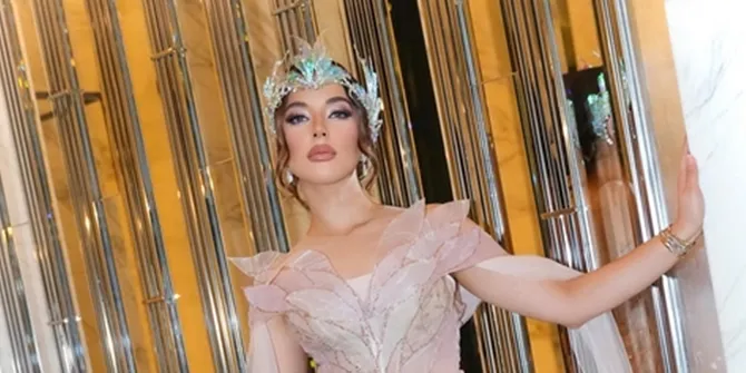 Slay! Tasya Farasya Pagi Tenteng Tas 3 M, Malam Pakai Gelang 500 Juta