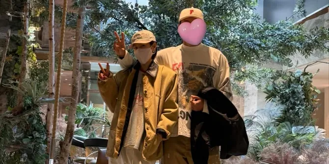 Son Ye Jin Pamer Foto Jepretan Anak, Wajah Hyun Bin Disensor Bikin Salfok